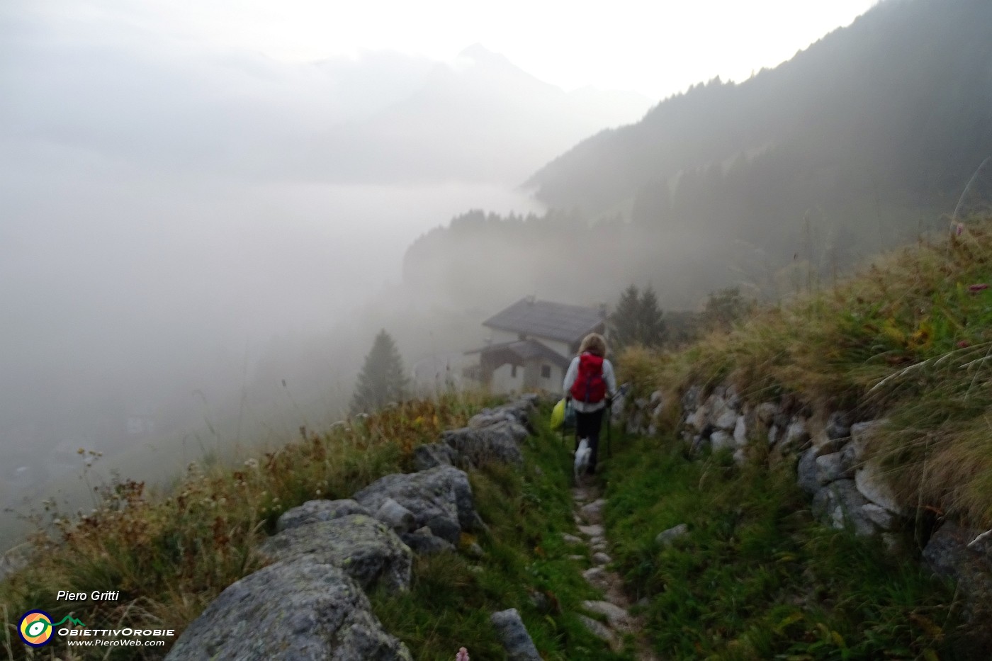 91 Rientriamo a Piano di Foppolo nella nebbia vespertina.JPG